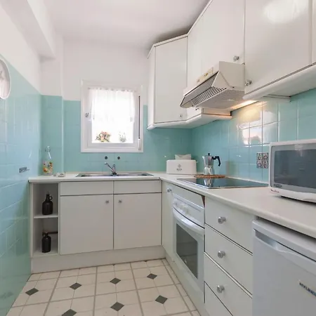Apartment Lets Holidays 2 Minutes To The Beach With Wifi *