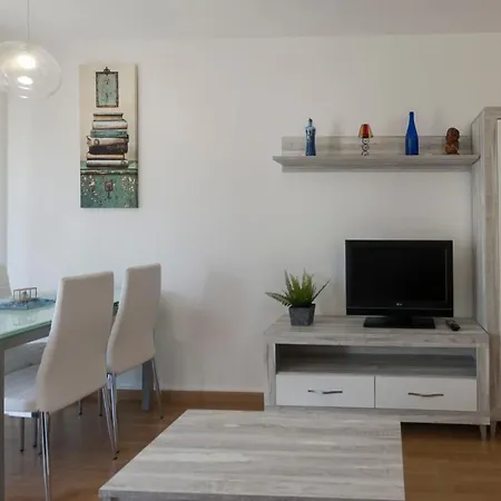 Apartment Lets Holidays 2 Minutes To The Beach With Wifi Tossa de Mar