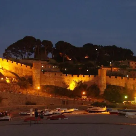 Apartment Lets Holidays 2 Minutes To The Beach With Wifi Tossa de Mar